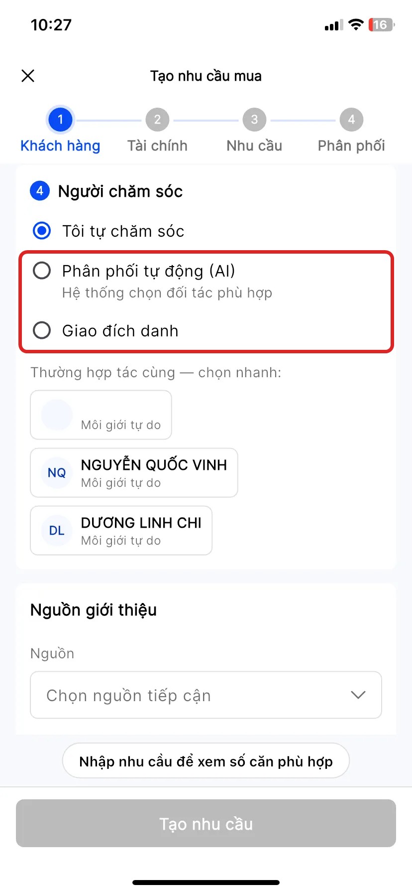 Bước Người chăm sóc trong wizard tạo yêu cầu, highlight Phân phối tự động AI hoặc Giao đích danh